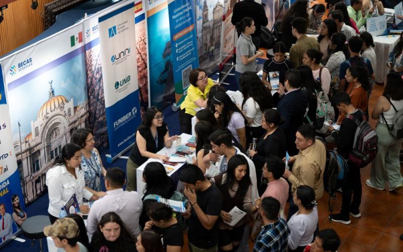 Una de las actividades de promoción más importantes es la Feria Nacional de Becas.