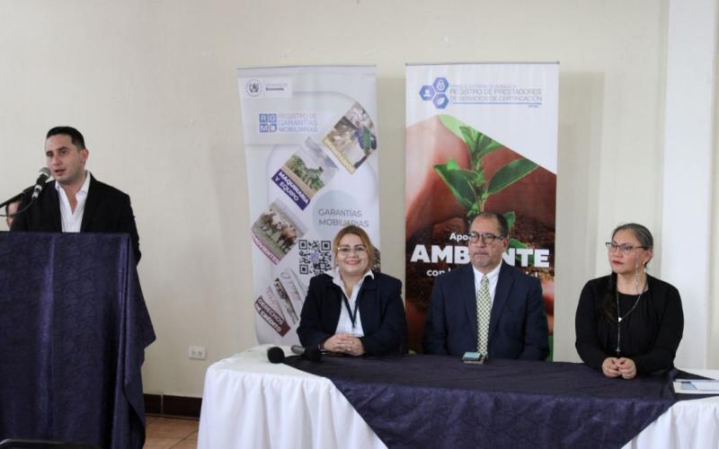 Realizar este Congreso en Jalapa representa un paso firme hacia la descentralización de los servicios públicos.