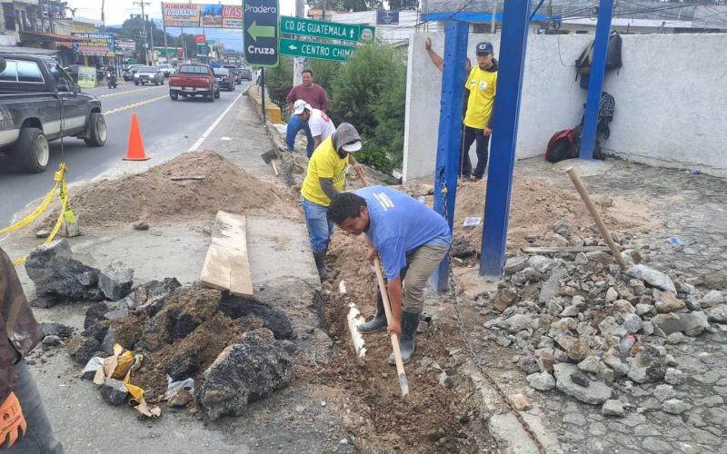 Caminos repara socavamiento en la ruta CA-01 Occidente entre Chimaltenango y Sacatepéquez