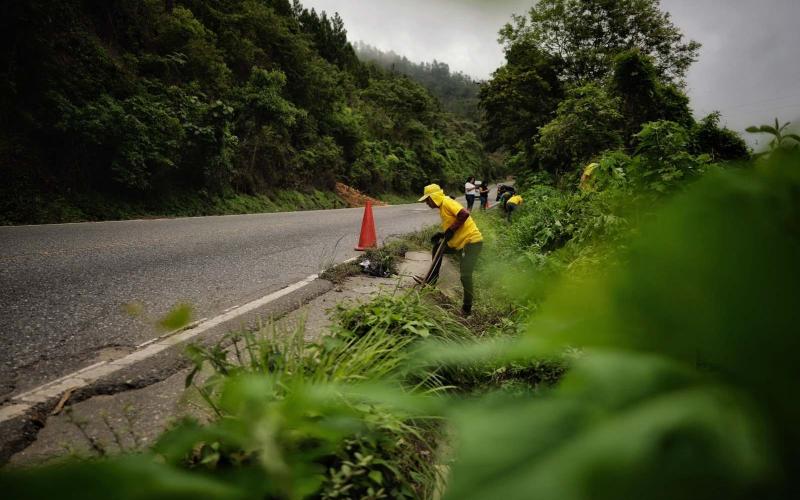 Covial intensifica limpieza vial en distintos puntos del país