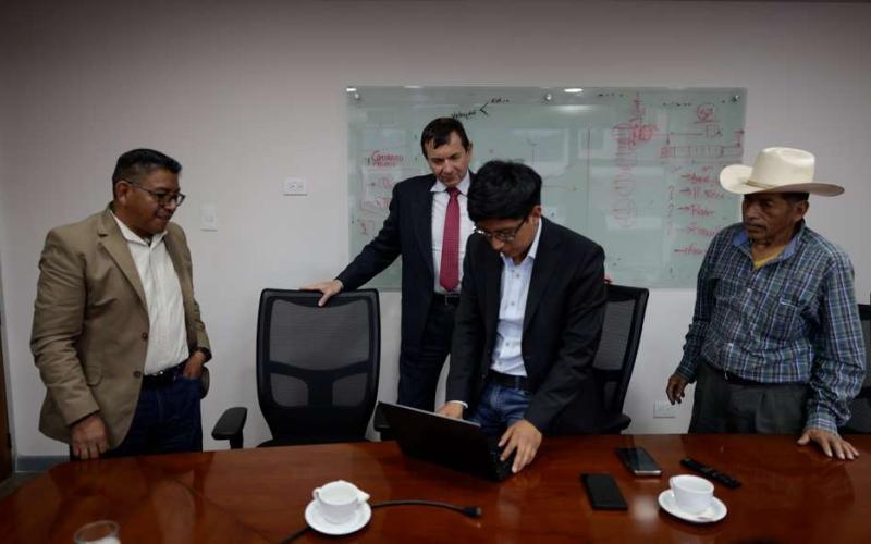 SIT coordina esfuerzos para conectar centros educativos de Patzité