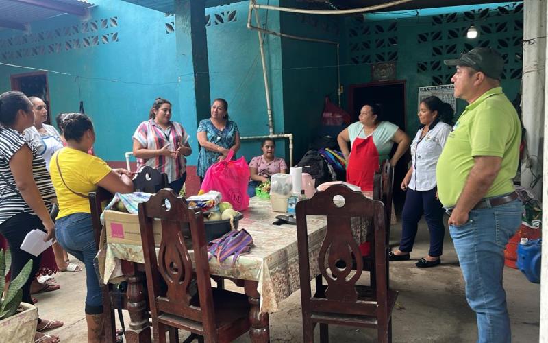 Fortalecen la autonomía y el liderazgo comunitario con capacitación a mujeres en Ocós