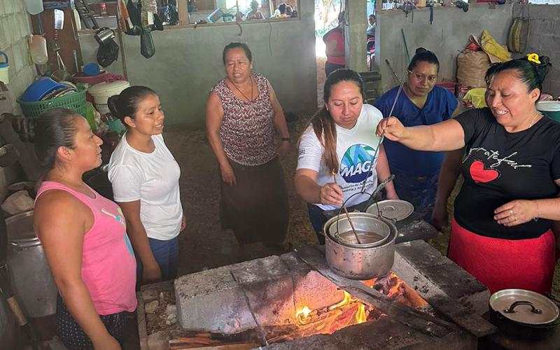 Mujeres peteneras fortalecen sus capacidades productivas