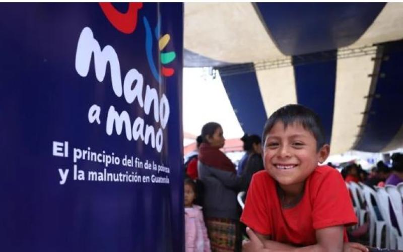 Mano a Mano: SESAN promueve prácticas de alimentación saludable durante entrega de Bono Social