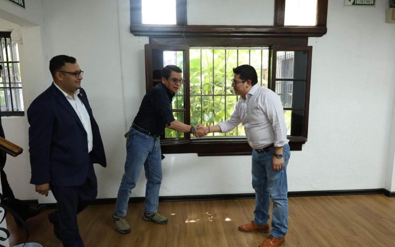Un paso más hacia la modernización: ministro visita a las nuevas instalaciones de la Dirección General de Transportes