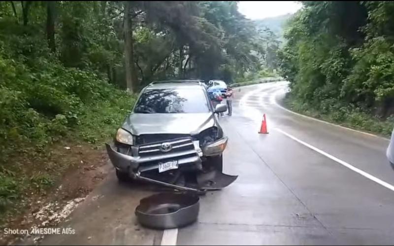 Lluvia sobre ruedas: un choque que nos recuerda que el peligro viaja con nosotros