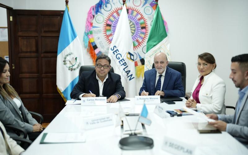 Alianza entre ambas instituciones fortalecerá el acceso a la educación superior en el país.