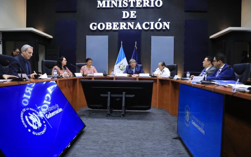 Refuerzan mecanismos de diálogo y compromisos laborales