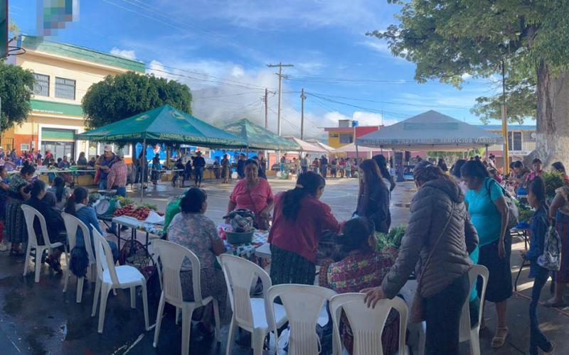 Economía de Quiché se fortalece al celebrar la Feria del Agricultor