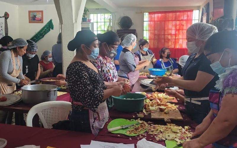 Extensionistas de Hogar Rural de Quiché fortalecen sus capacidades 