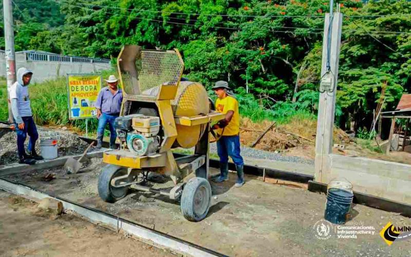 Continúa la pavimentación del km 141 en El Cacao, San Jerónimo, Baja Verapaz