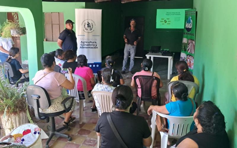 Productoras de Jalapa reciben insumos y capacitación en buenas prácticas