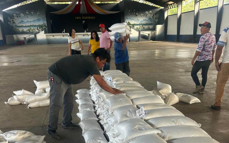 Familias de San Rafael las Flores reciben raciones alimentarias 