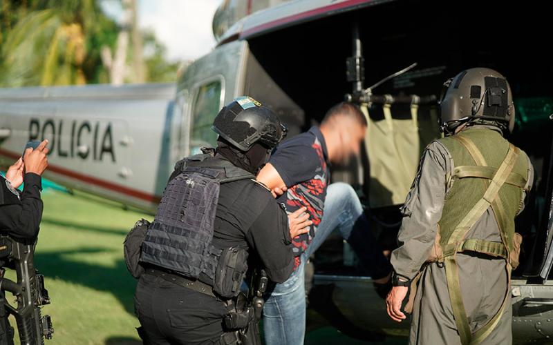 Trasladan hacia la Capital vía aérea al “Catracho” para iniciar proceso de extradición