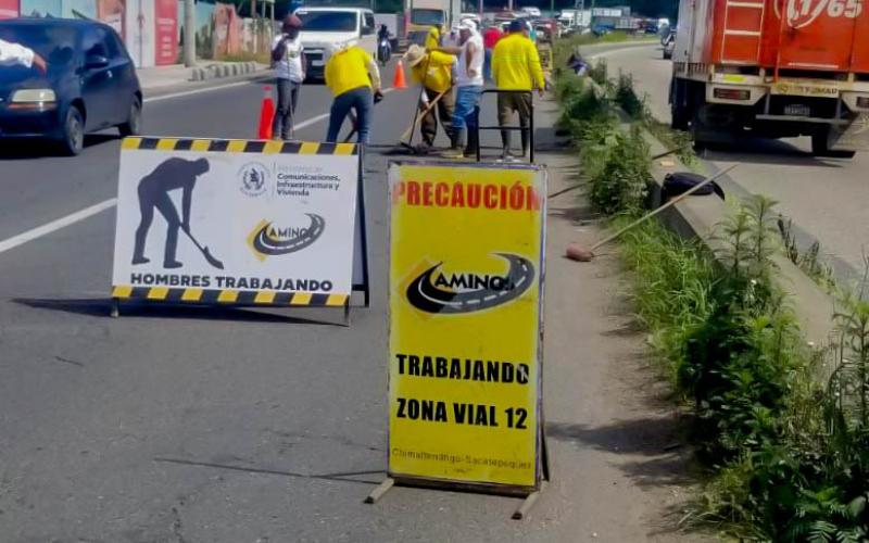 Se realizan trabajos de bacheo en Libramiento de Chimaltenango 