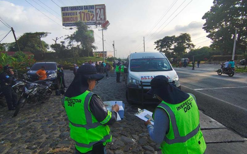 DGT verifica documentación de unidades de transporte colectivo en Retalhuleu y Escuintla