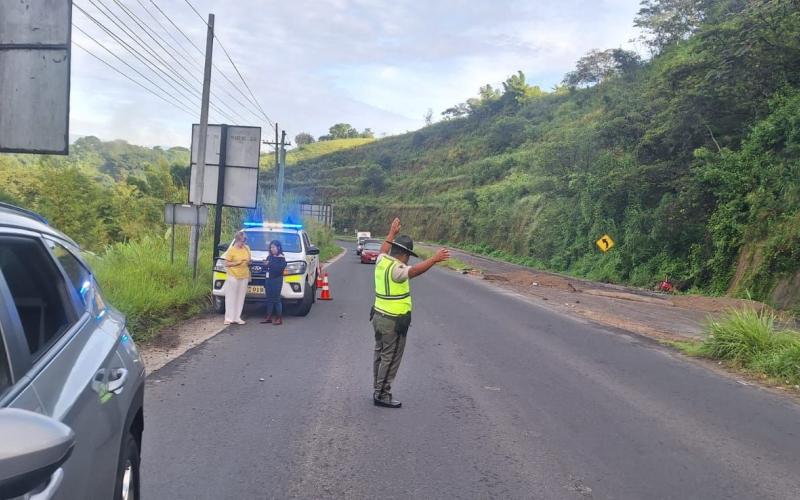 Provial responde de forma oportuna a hecho de tránsito en ruta a El Salvador