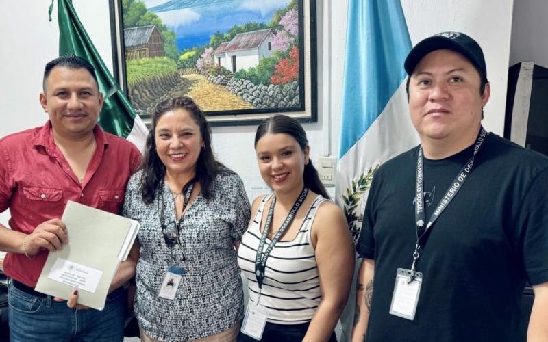 Se llevó a cabo ala entrega formal de 50 becas del programa Beca Social Artesano en San José y Melchor de Mencos, Petén.