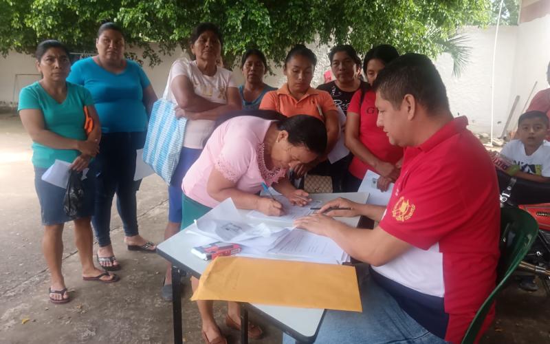 Entregan pilones de hortalizas a familias de Jocotán