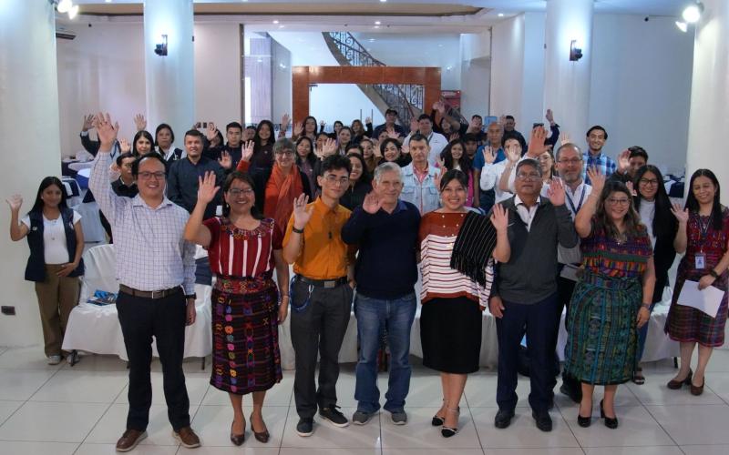 Participantes en el conversatorio “Territorios que transforman: juventud y ODS en Huehuetenango” 