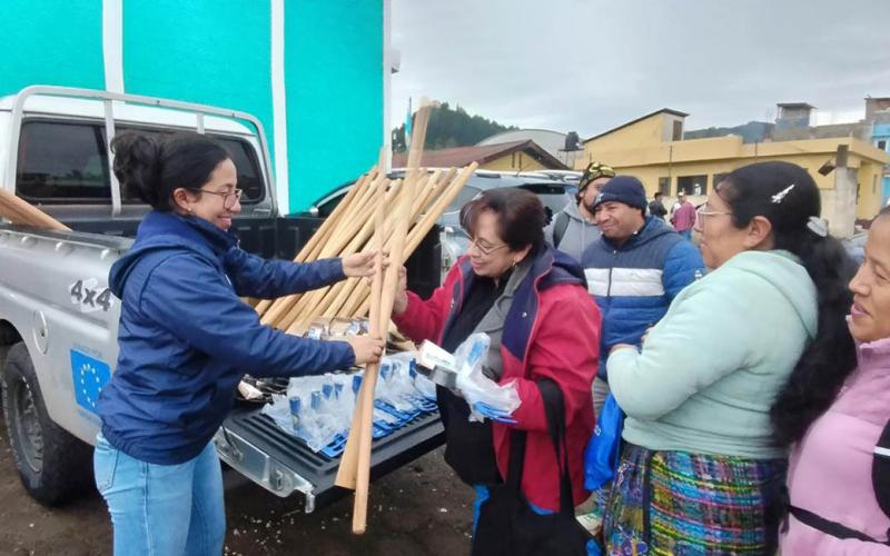 Huertos escolares fortalecen la agricultura familiar y la educación alimentaria
