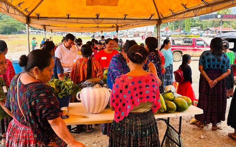 Más de 100 productores acudieron a Feria del Agricultor de Alta Verapaz