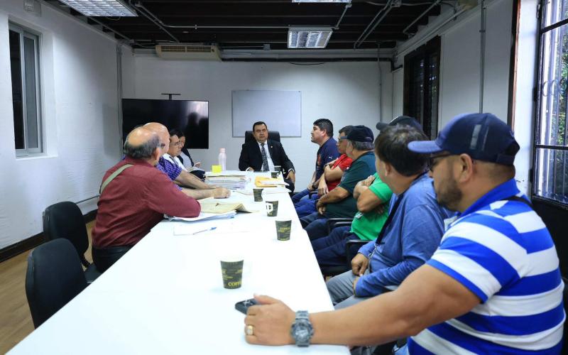 DGT refuerza operativos y diálogo con transportistas de Jalapa para garantizar un servicio seguro y legal