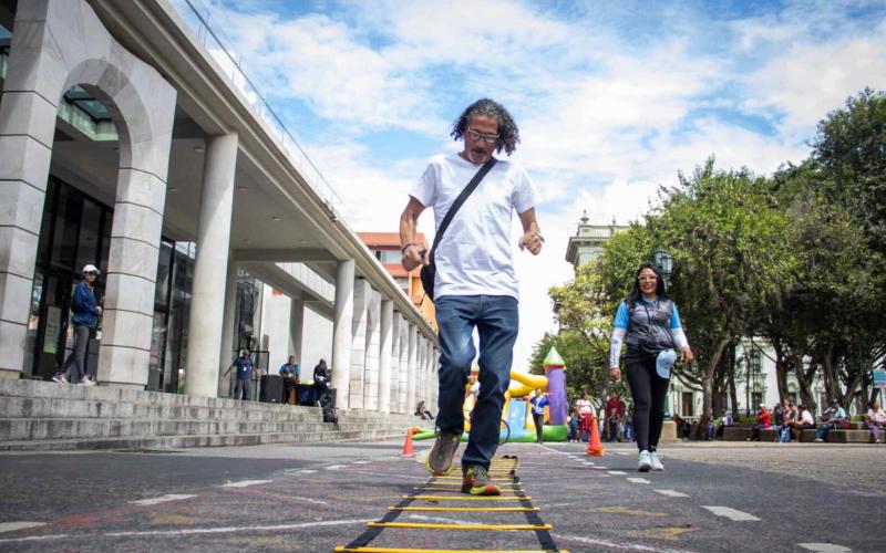 Niños y niñas disfrutan jornada recreativa en la Plaza de la Constitución