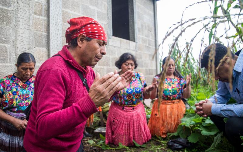 ceremonias mayas en sitios sagrados y arqueológicos