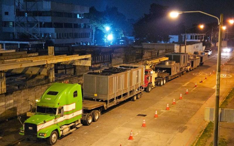 la empresa Electromecánica Centroamericana inició el retiro de las antiguas torres de enfriamiento, dando paso a la instalación de nuevas unidades de mayor capacidad y eficiencia
