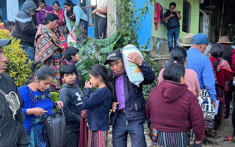 Entregan asistencia alimentaria a más de 17 mil familias en Quiché y Chiquimula