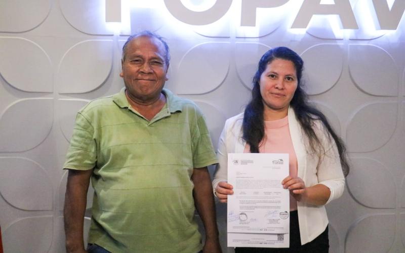 Fopavi entrega certificaciones a 101 beneficiarios en la aldea Sibana, El Asintal, Retalhuleu