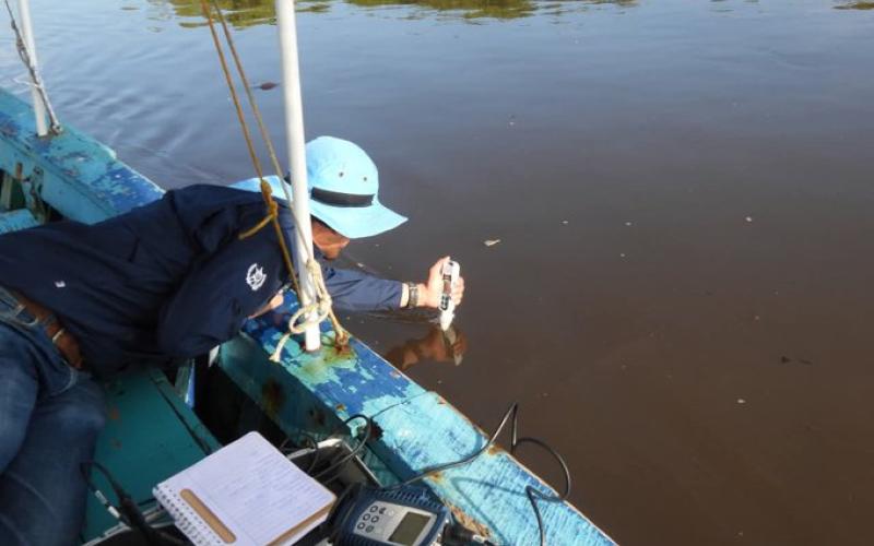 Insivumeh realiza monitoreo de recursos hídricos en Sipacate, Escuintla