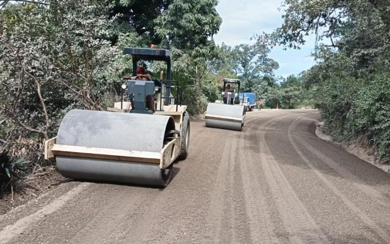 Proyecto Miramundo–San Carlos Alzatate: todo listo para colocar asfalto caliente