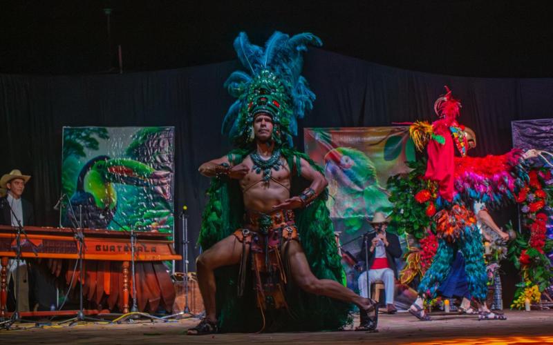 Ballet Moderno y Folklórico cautiva en Petén