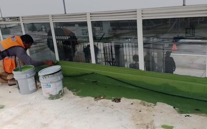 En el ámbito técnico y de infraestructura, se realizaron mantenimientos y reemplazo de lámparas en mal estado, trabajos de fontanería incluyendo reparaciones de baños y mingitorios, y la aplicación de impermeabilizante en terrazas para prevenir filtraciones. 