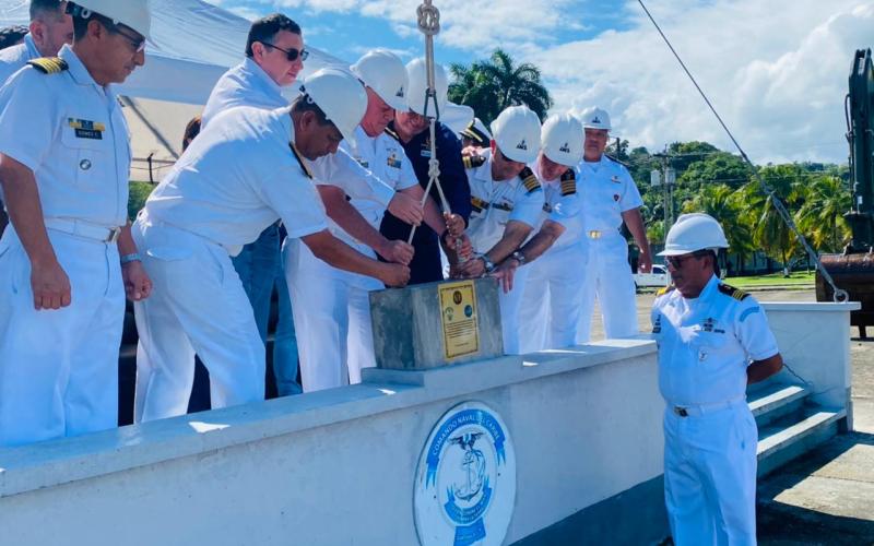 Inicio de la demolición y colocación de la primera piedra de construcción de la Estación Naval del Caribe