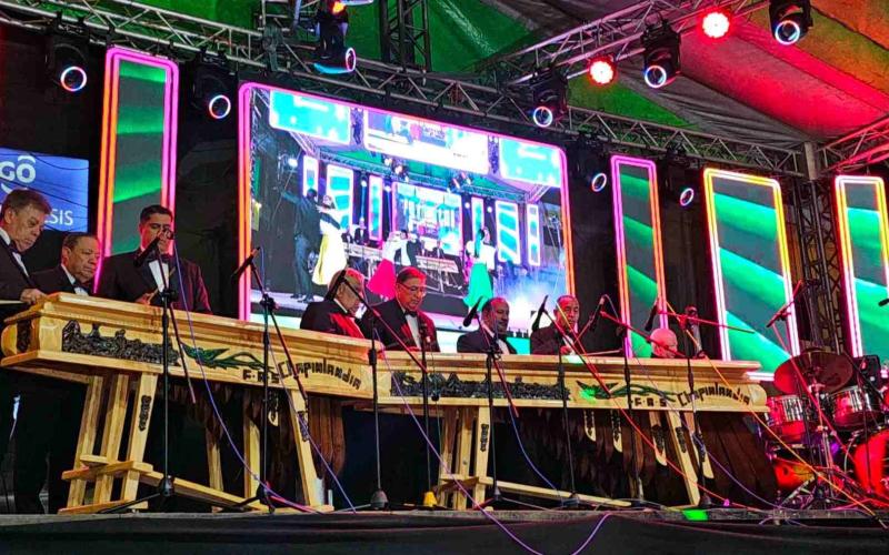 Chapinlandia llega a Guazacapán para celebrar la Feria de la Inmaculada Concepción