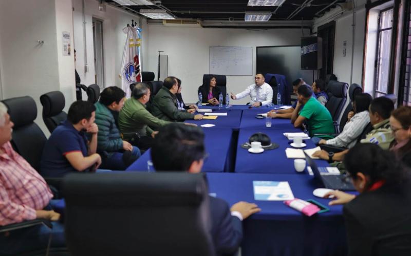 Viceministerio de Transportes y asociaciones de transportistas avanzan en medidas para una movilidad más segura