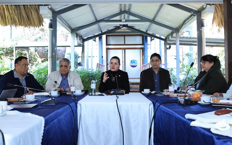 Impulsan el trabajo coordinado en todo el sector agrícola