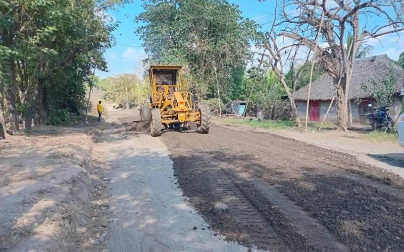 Mejoran camino hacia Churirín en Suchitepéquez