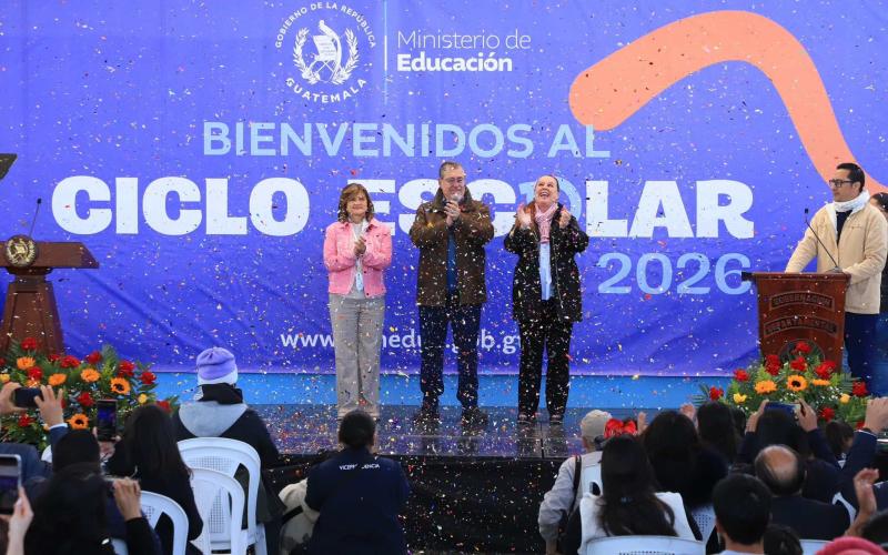 Autoridades inauguraron Ciclo Escolar 2026 para el sector público