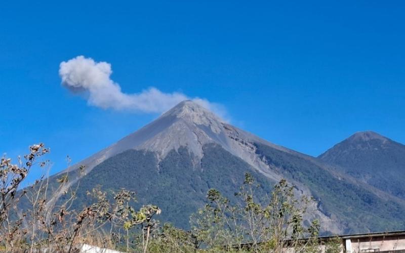 Alerta preventiva en el agro por actividad del volcán de Fuego