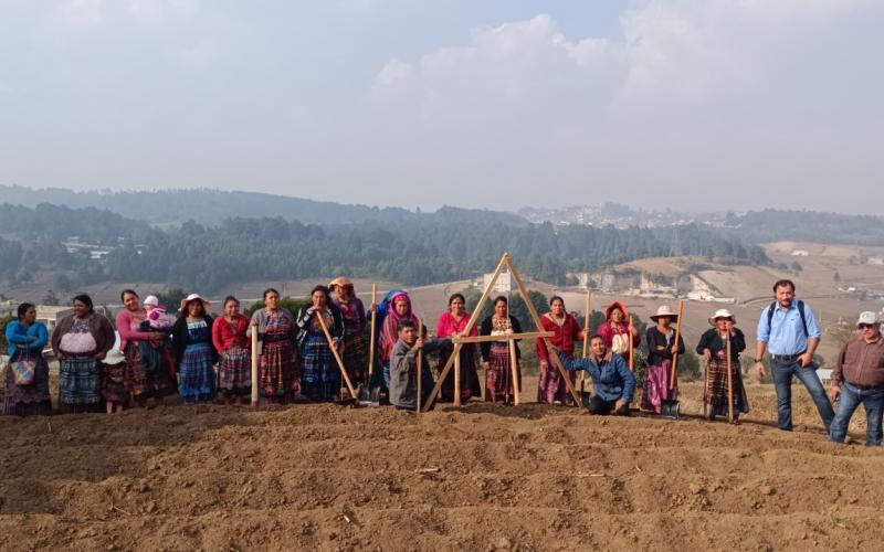 Promueven prácticas sostenibles para la protección de suelos en Olintepeque, Quetzaltenango 