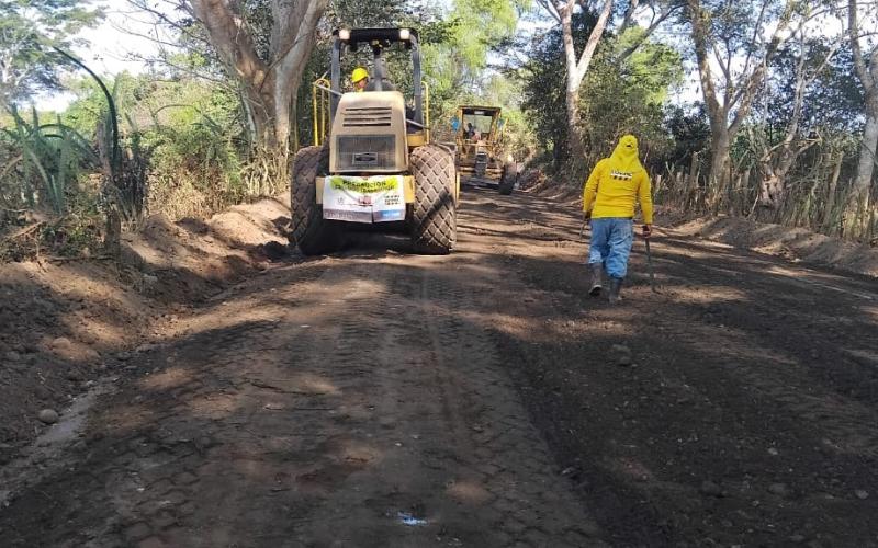 Avanzan trabajos en la ruta RD-REU-03-02 en beneficio de población retalteca