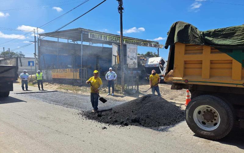 Bacheo en ruta entre San Raymundo y El Carrizal avanza