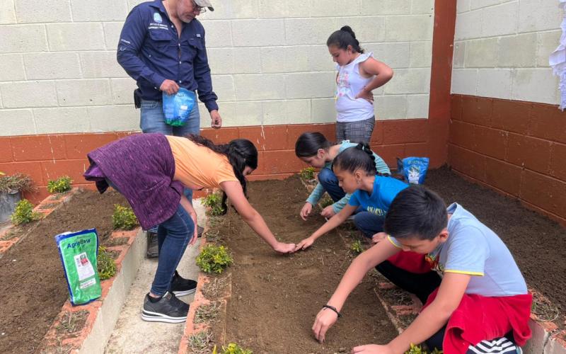 El espacio en el que se cultivan alimentos y valores