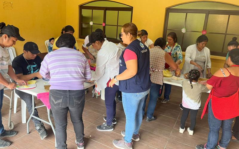 Impulsan la inclusión productiva con taller de conservas en Baja Verapaz
