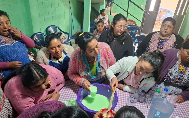 Mujeres de Quetzaltenango impulsan la higiene y el ahorro con insumos artesanales