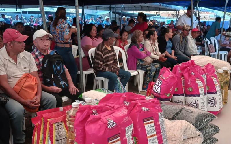 Raciones alimentarias llegan a familias de Los Amates 
